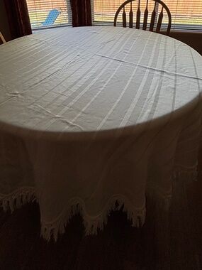 Round Tablecover with Fringe